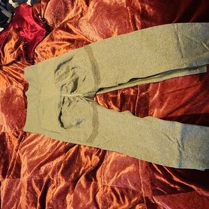 2 pair of True Tights scrunch butt leggings